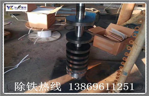 铁矿干粉磁选机,铁矿干粉磁选机经得起客户比较_磁性矿铁矿干粉磁选机经得起客户比较_铁矿干粉磁选机经得起客户比较工作视频皮带及结构价格 铁矿干粉磁选机,铁矿干粉磁选机经得起客户比较_磁性矿铁矿干粉磁选机经得起客户比较_铁矿干粉磁选机经得起客户比较工作视频皮带及结构价格