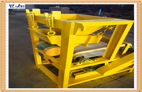 2.远力磁电的矿用小型输送带磁选机的优势 潍坊远力磁电磁电专业生产各种型号的磁选机,矿用小型带式磁选机的需求量还是比较大的,设备轻便.简易,便于安装和存放,得到了很多中小企业的青睐的赞赏.