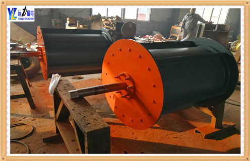 1.废钢磁选机-钢渣磁选机的概述 专门设计用于废钢、钢渣选铁、废旧金属选铁,直接还原铁厂选铁,铸造车间选铁等各种冶金渣选铁。 2.废钢磁选机-钢渣磁选机的技术特点 2.1.采用上吸式安装方式,吸起大块铁件